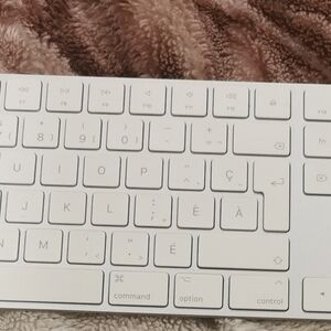 White Wireless Keyboard Apple A1843 Fr.